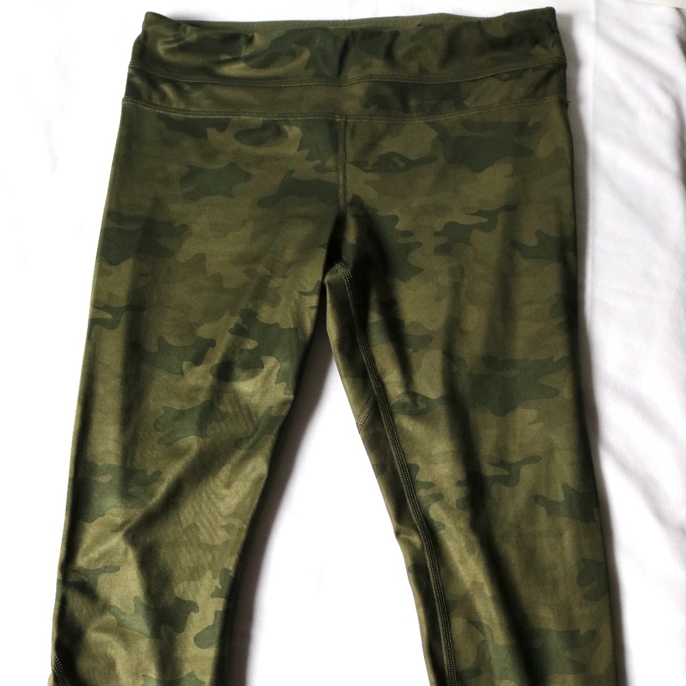 LULULEMON Camo Inspire Crop II Green Running Training Workout Size 6